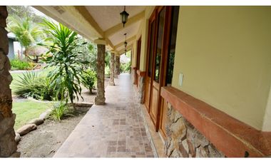 Venta de Casa Amoblada Frente al Mar en Costa Esmeralda
