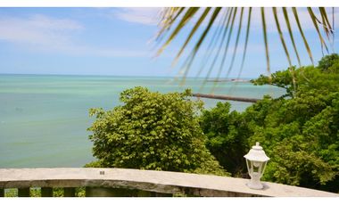 Venta de Casa Amoblada Frente al Mar en Costa Esmeralda