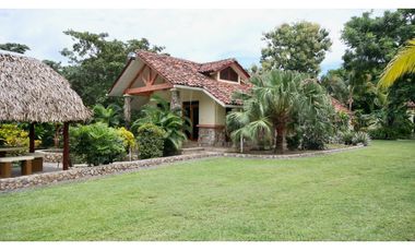 Venta de Casa Amoblada Frente al Mar en Costa Esmeralda
