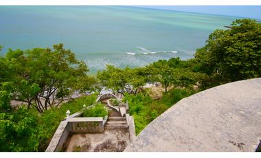 Venta de Casa Amoblada Frente al Mar en Costa Esmeralda