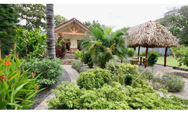 Venta de Casa Amoblada Frente al Mar en Costa Esmeralda