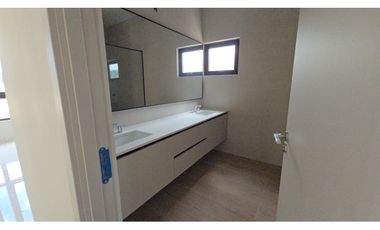Venta de Casa  nueva  en Albrook 9      -9