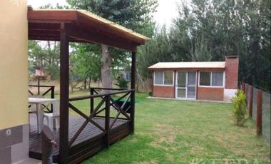 Venta casa de 4 ambientes con patio en Costa del Este