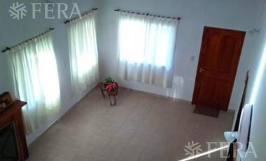 Venta casa de 4 ambientes con patio en Costa del Este