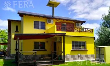 Venta casa de 4 ambientes con patio en Costa del Este