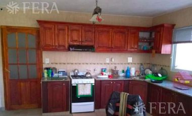 Venta casa de 4 ambientes con patio en Costa del Este
