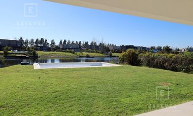 Casa en venta a la laguna, Barrio Cerrado, Escobar, GBA Norte