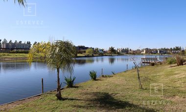 Casa en venta a la laguna, Barrio Cerrado, Escobar, GBA Norte