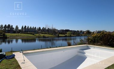 Casa en venta a la laguna, Barrio Cerrado, Escobar, GBA Norte