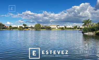 Casa en venta a la laguna, Barrio Cerrado, Escobar, GBA Norte