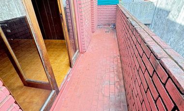 PH en  venta Z/Chauvin, dos balcones y pequeño patio. muy luminoso. Baño y toilette. En duplex.