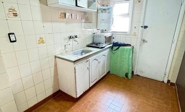 PH en  venta Z/Chauvin, dos balcones y pequeño patio. muy luminoso. Baño y toilette. En duplex.