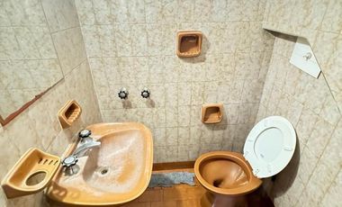 PH en  venta Z/Chauvin, dos balcones y pequeño patio. muy luminoso. Baño y toilette. En duplex.