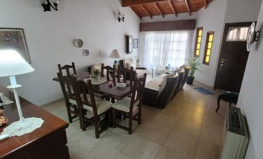 Excelente casa 4 ambientes en lote propio!!!