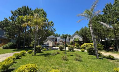 Pinamar, venta de casa en barrio La Herradura con seguridad las 24 hs