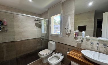 Pinamar, venta de casa en barrio La Herradura con seguridad las 24 hs