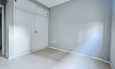 Venta de Departamento 3 ambientes con espacio guardacoche en  Sarandi (32018)