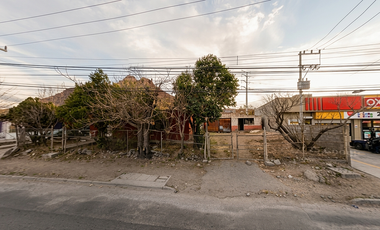 TERRENO CON CASA EN AVE. LOMBARDO TOLEDANO