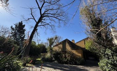 VENTA CASA LAS LOMAS SAN ISIDRO: 8 AMBIENTES GRAN PARQUE - LOTE 1650M2 -PRÓXIMO NEWMAN