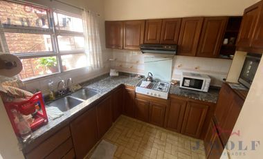 Casa 4ambientes en el centro Ballester