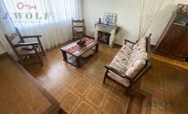 Casa 4ambientes en el centro Ballester