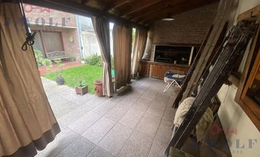 Casa 4ambientes en el centro Ballester