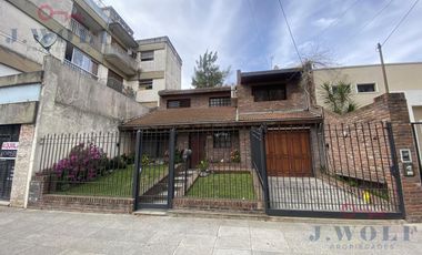 Casa 4ambientes en el centro Ballester