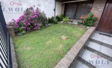 Casa 4ambientes en el centro Ballester