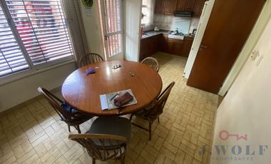 Casa 4ambientes en el centro Ballester