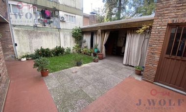 Casa 4ambientes en el centro Ballester