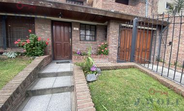 Casa 4ambientes en el centro Ballester