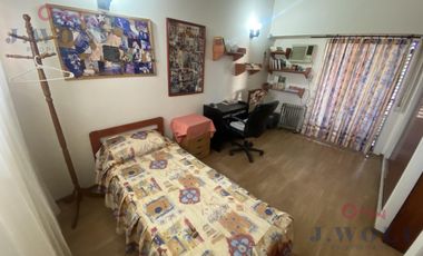 Casa 4ambientes en el centro Ballester