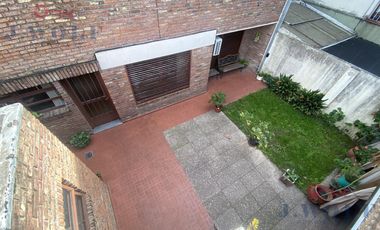 Casa 4ambientes en el centro Ballester