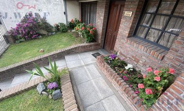 Casa 4ambientes en el centro Ballester