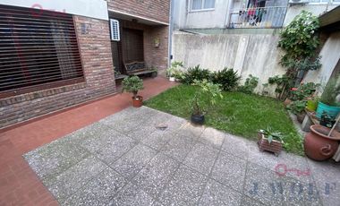 Casa 4ambientes en el centro Ballester