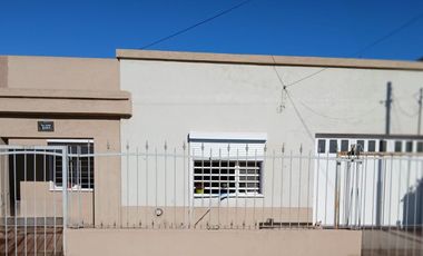 Casa en barrio Los Fresnos calle Rio Limay 2141