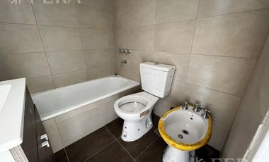 Venta de Departamento 2 ambientes con espacio guardacoche en Sarandi (32023)