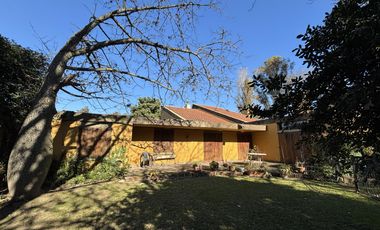 VENTA CASA LA HORQUETA: A REFACCIONAR CON GRAN PARQUE SOBRE LOTE 1650M2 -ESQUINA