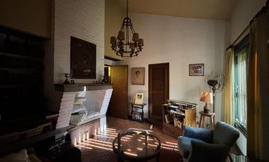 VENTA CASA LA HORQUETA: A REFACCIONAR CON GRAN PARQUE SOBRE LOTE 1650M2 -ESQUINA