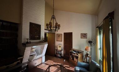 VENTA CASA LA HORQUETA: A REFACCIONAR CON GRAN PARQUE SOBRE LOTE 1650M2 -ESQUINA