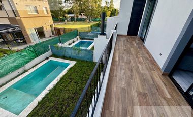 Casa 4 ambientes en venta barrio  privado Federico 1 / Berazategui.
