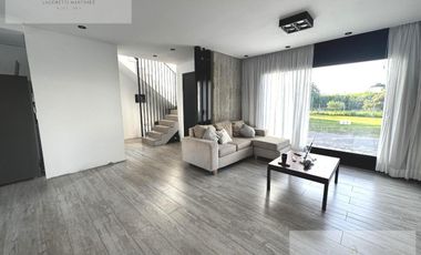 Casa 4 ambientes en venta barrio  privado Federico 1 / Berazategui.