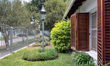 Casa venta Ingeniero Maschwitz centro-Escobar-5 ambientes-Quincho-Pileta-Paseo Mendoza