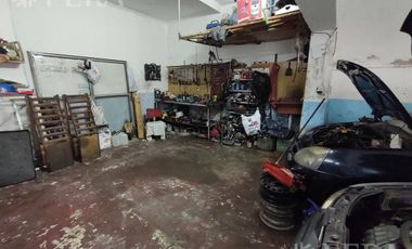 Venta casa para dos familias con local en Villa Dominico