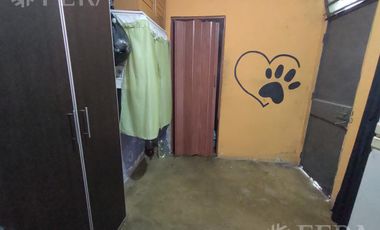 Venta casa para dos familias con local en Villa Dominico