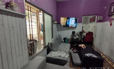 Venta casa para dos familias con local en Villa Dominico