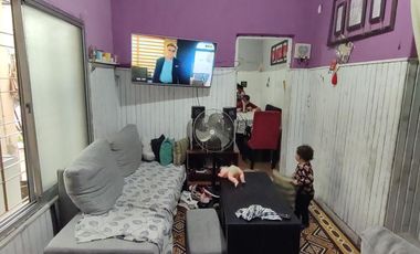 Venta casa para dos familias con local en Villa Dominico