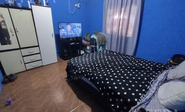 Venta casa para dos familias con local en Villa Dominico