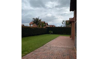 Arriendo casa campestre unifamiliar en conjunto en cajica.