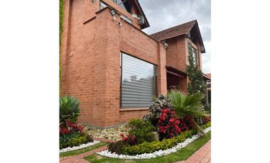 Arriendo casa campestre unifamiliar en conjunto en cajica.